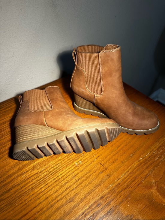 Universal Thread Shoes - Brown wedge slip on ankle boots wms sz 6 1/2